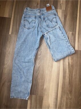 Levi's Light Wash Straight Leg Women's Jeans